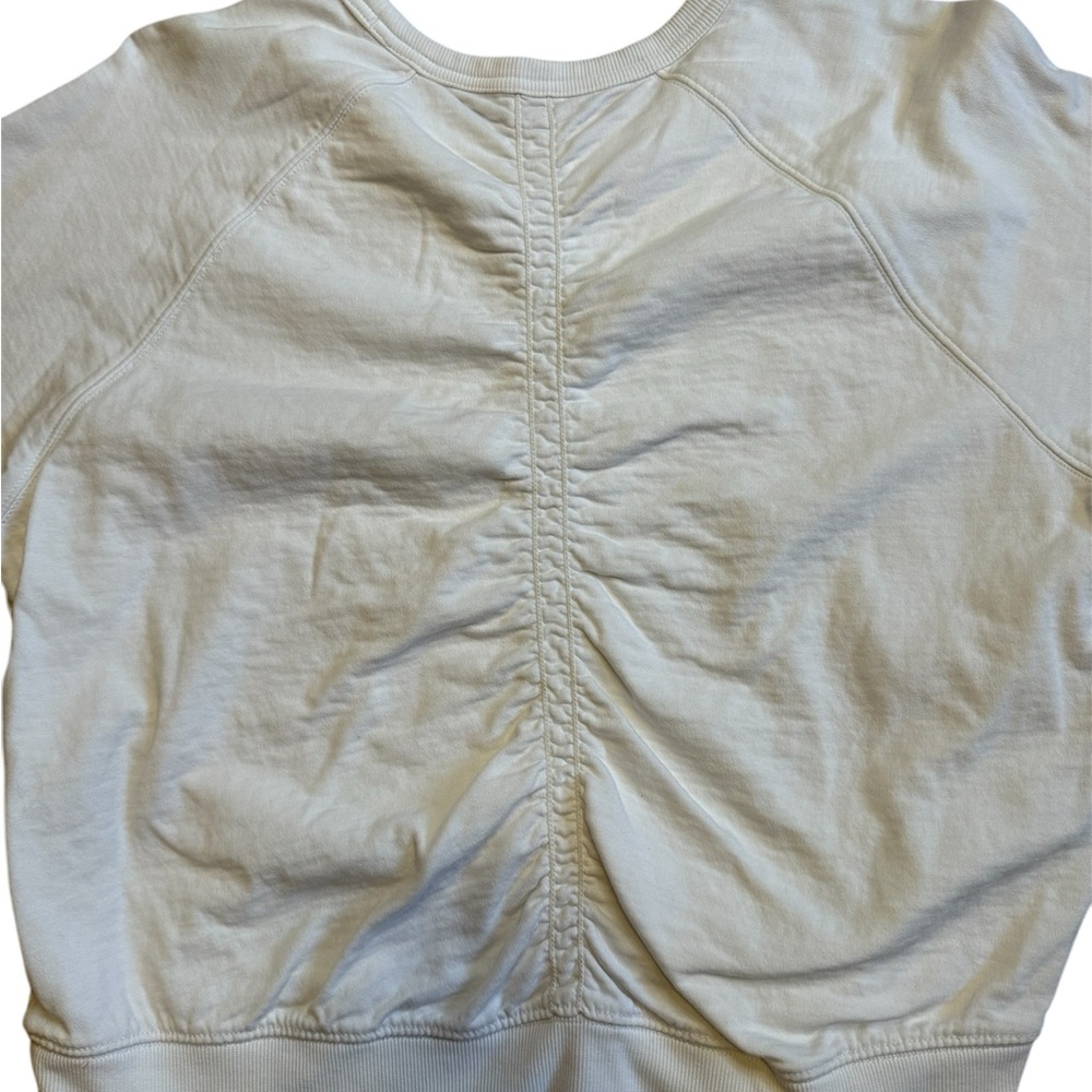 ATHLETA Women’s Size Medium White Loose Semi-Cropped Workout Top - Picture 5 of 8